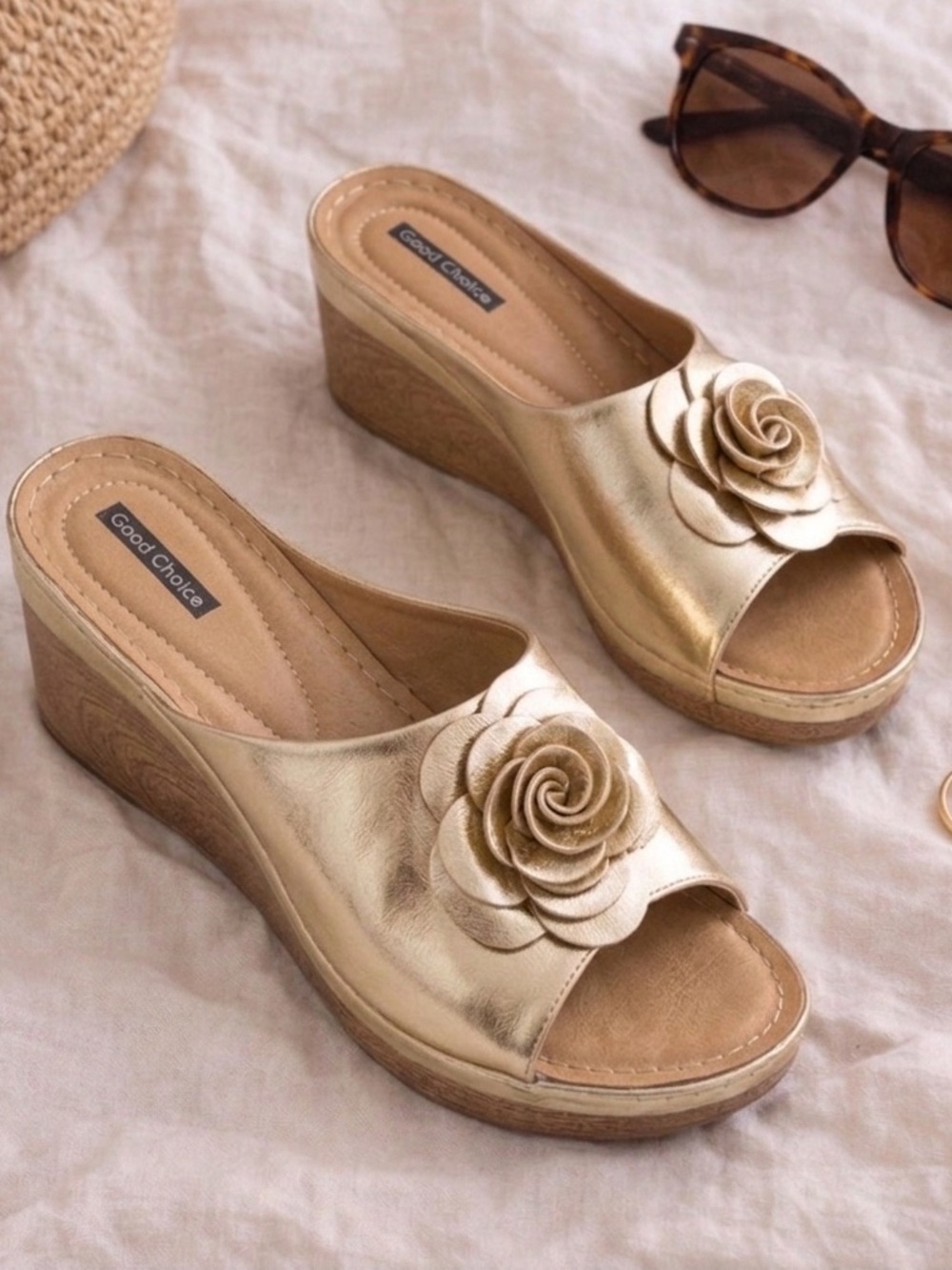 Women’s Floral Wedge Sandals GC Luxury Comfort Slip On Metallic Gold Tan Size 10